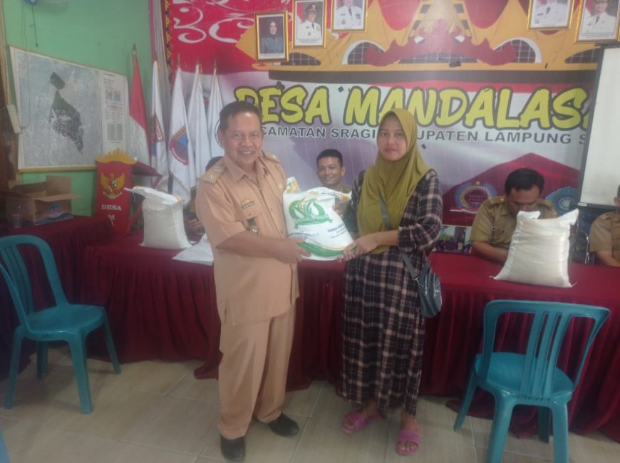 Kepala Desa Mandalasari Bagikan Bapanas Tahap Ahir Kepada 276 KPM