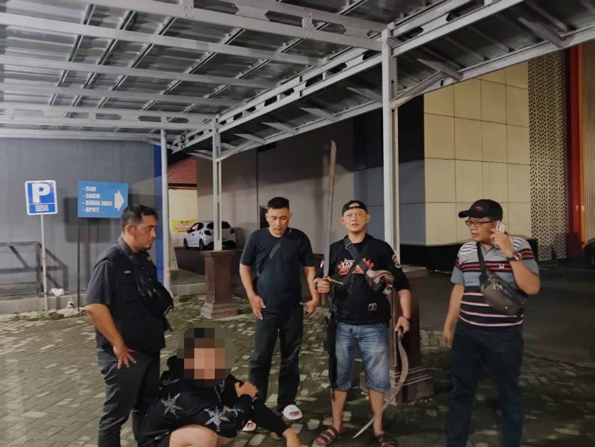 Sempat Bacok Mobil Polisi, Pelajar yang hendak tawuran diamankan bersama Dua Sajam